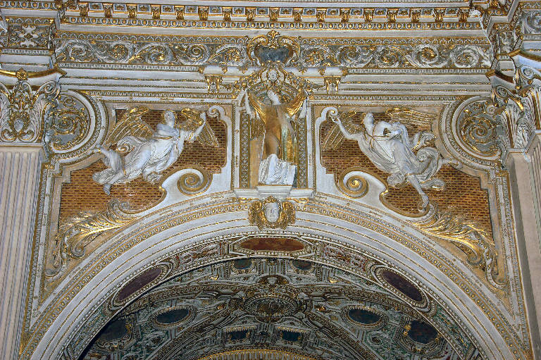 Angeli con i simboli della passione (decorazione plastica) di Sala, Giovanni Angelo; Sala, Gerolamo (sec. XVII)
