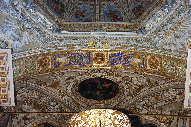 Angeli, Motivi decorativi (decorazione plastica) di Sala, Giovanni Angelo; Sala, Gerolamo (e aiuti; e aiuti) (sec. XVII)