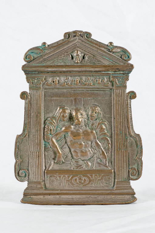 Pietà con Madonna e San Giovanni Evangelista (pace architettonica) - bottega lombardo-veneta (prima metà sec. XVII)