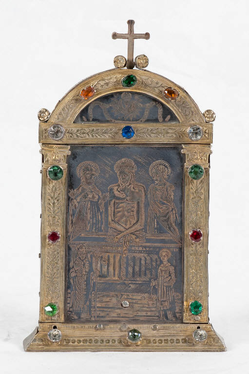 Pietà con Madonna, San Giovanni Evangelista e santi (pace architettonica) - bottega lombardo-veneta (prima metà sec. XVI)