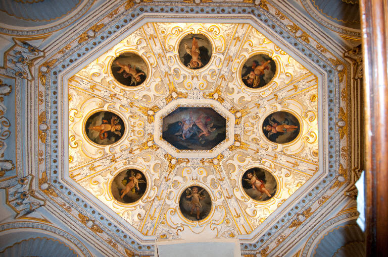 Angioletti con simboli (decorazione pittorica) di Maironi, Angelo (sec. XX)