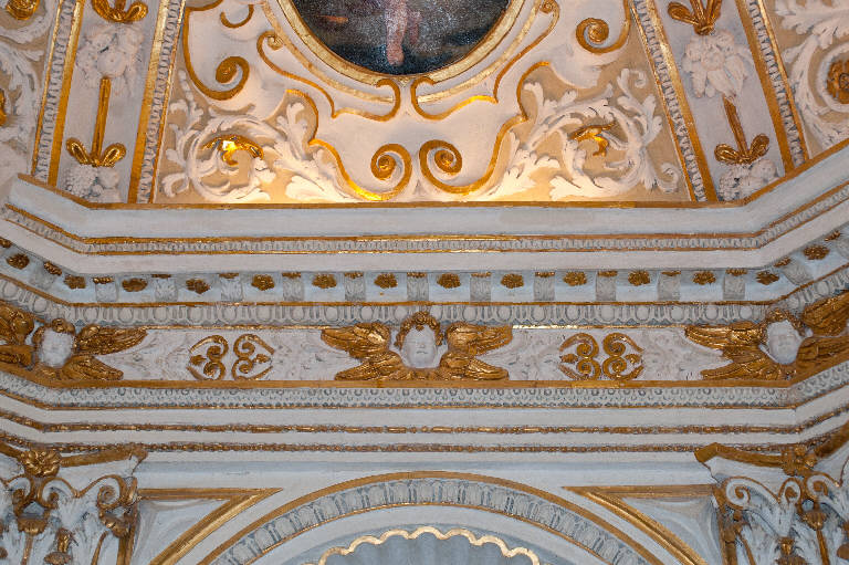 Motivi vegetali, Testine d'angelo (architrave) di Porta, Lorenzo (e aiuti) (sec. XVII)