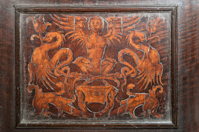 Figura femminile fantastica seduta con draghi (decorazione a intarsio) di Belli, Alessandro; Belli, Giacomo; Belli, Giuseppe (sec. XVI)