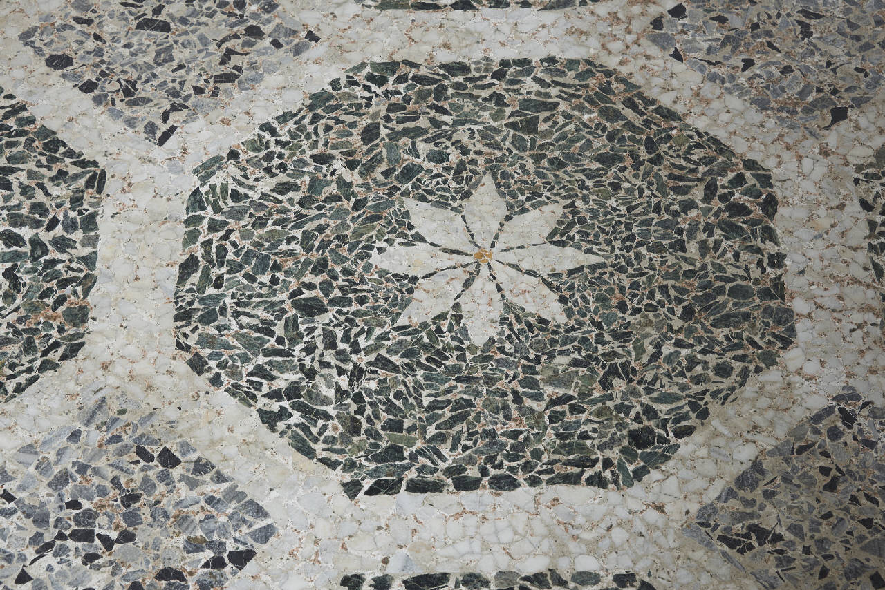 Ottagono con fiore centrale (pavimentazione) - maestranze lombarde (terzo quarto sec. XIX)