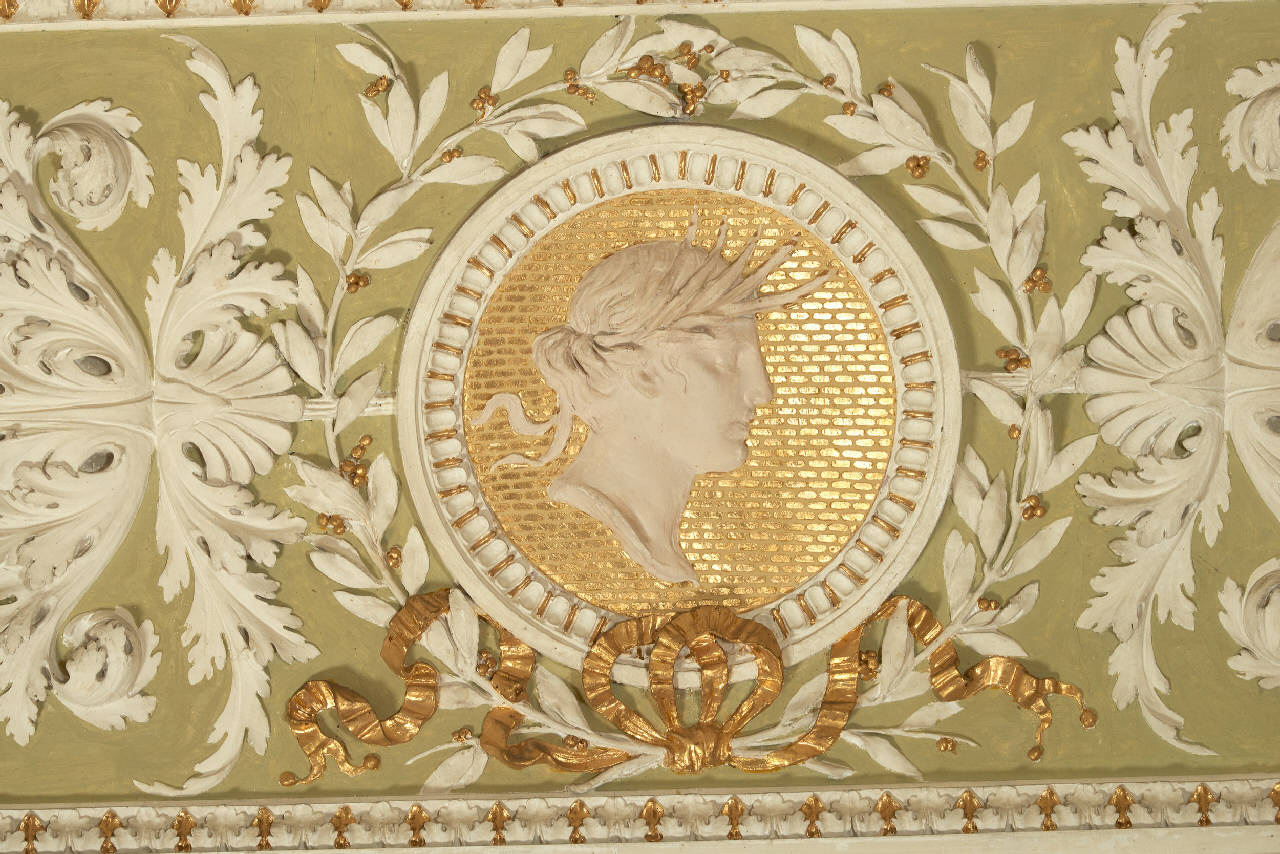 Testina classica, medaglione a stucco con ritratto (soffitto dipinto) - maestranze lombarde (inizio sec. XX)