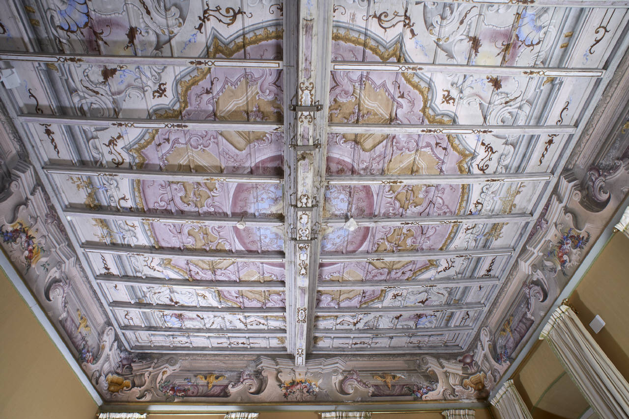 soffitto ligneo a passa sotto decorato (soffitto dipinto) - ambito lombardo (seconda metà sec. XVIII)