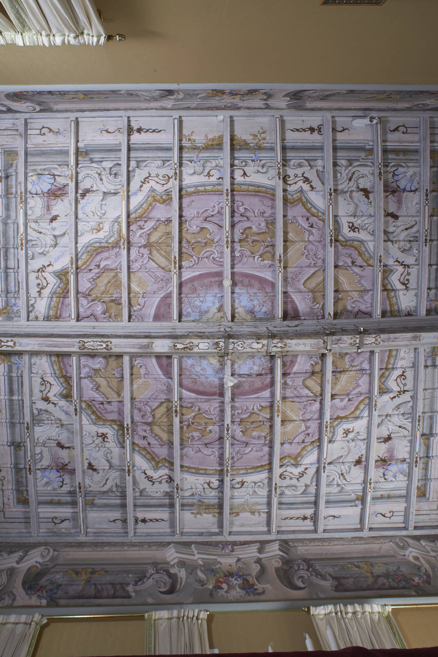 Decorazione con maschere, festoni, cartocci e volute, soffitto dipinto (soffitto dipinto) - ambito lombardo (seconda metà sec. XVIII)