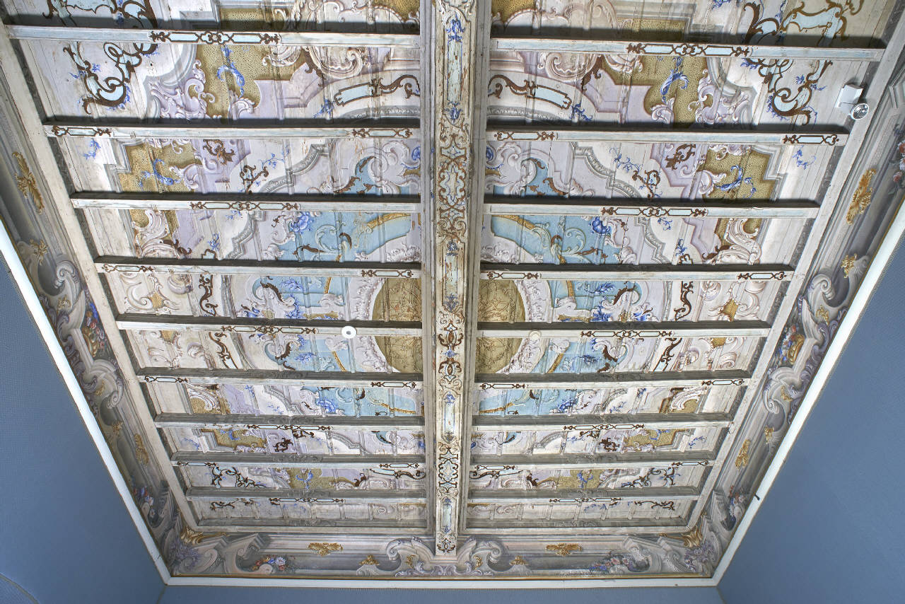 soffitto ligneo a passa sotto decorato (soffitto dipinto) - ambito lombardo (seconda metà sec. XVIII)