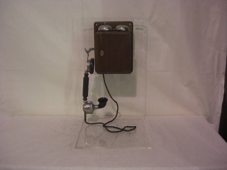 telefono da parete - produzione (prima metà sec. XX)