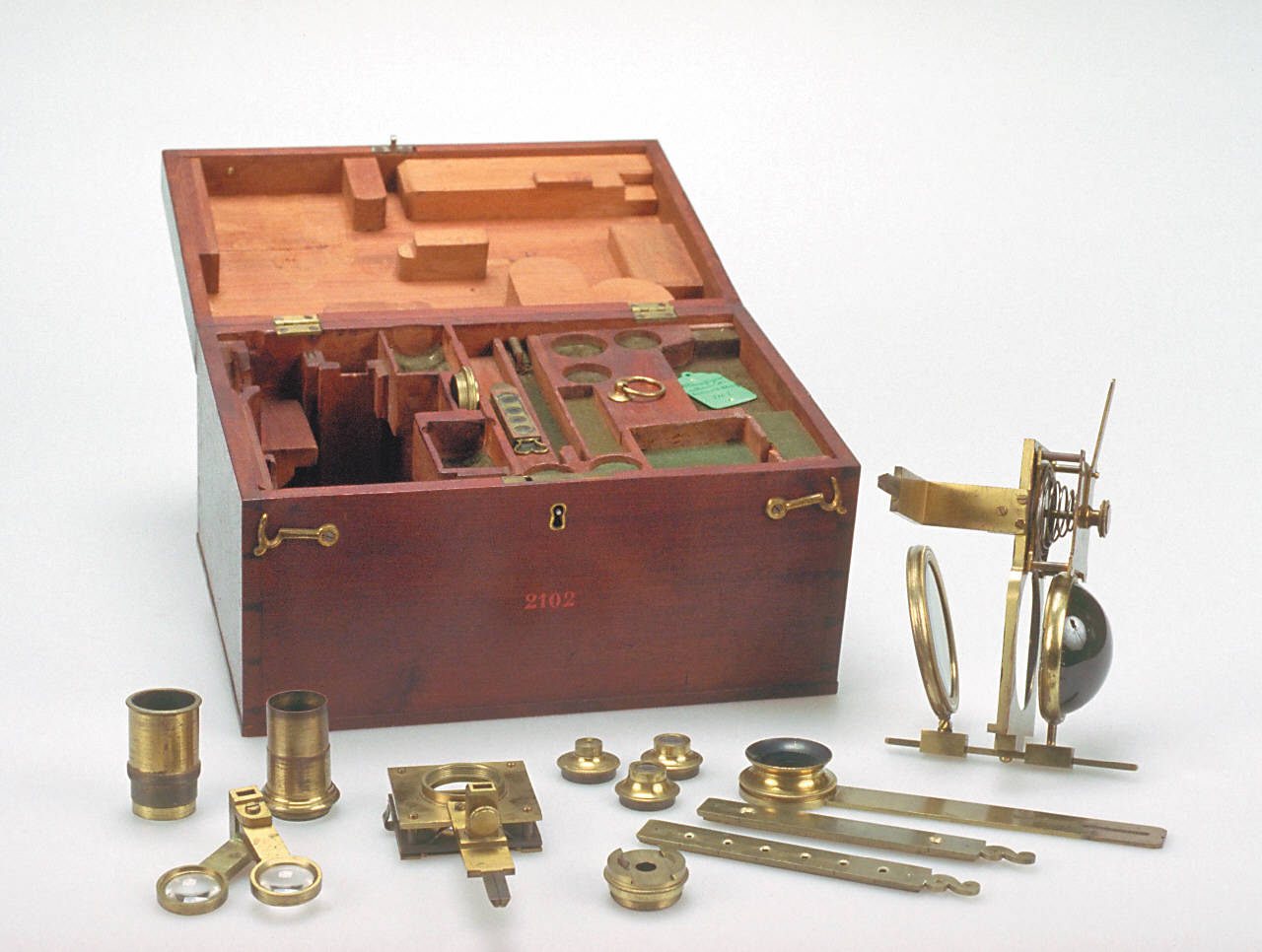 Microscopio da lucerna (scatola con accessori) di Adams George (1782 ca.)
