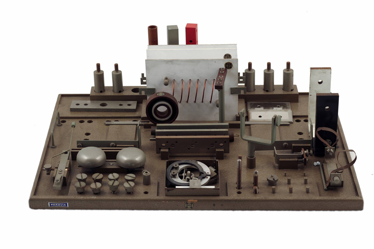 kit per esperienze di elettromagnetismo ed induzione elettromagnetica di Paravia||Clemenz (sec. XX)