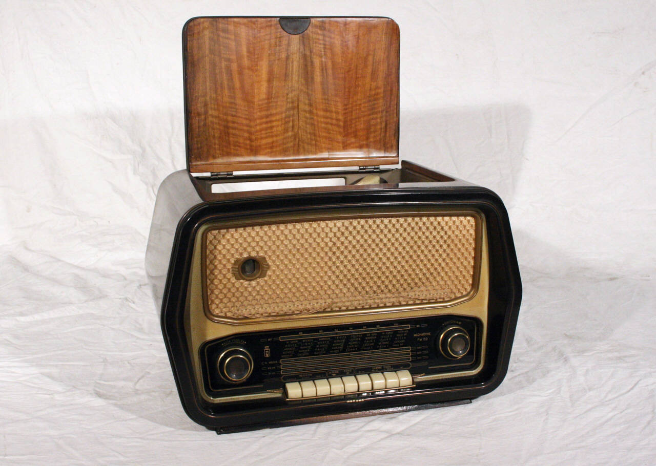 radiofonografo di Magnadyne Radio (sec. XX)