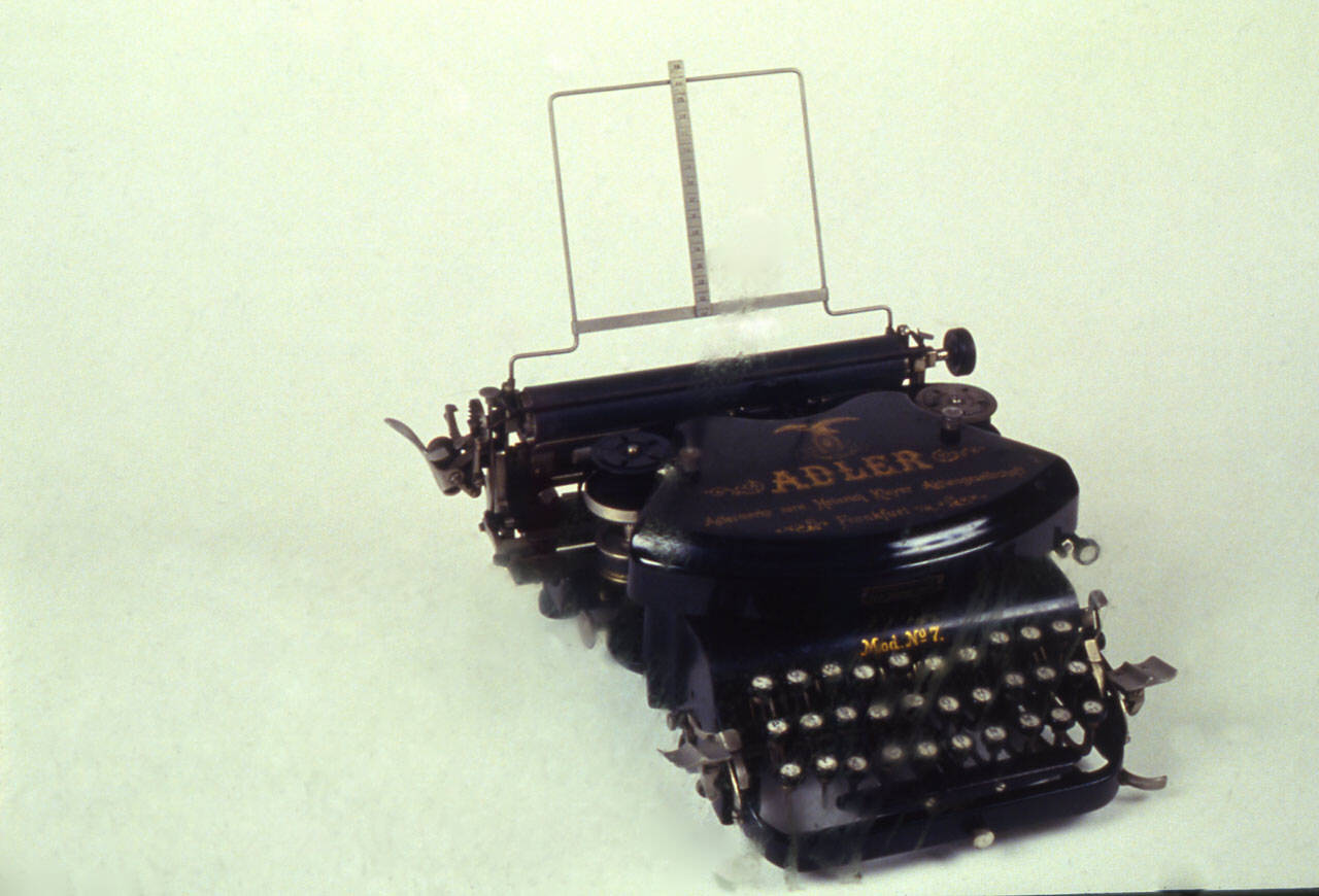 macchina per scrivere di ||Kidder Wellington Parker (sec. XX)
