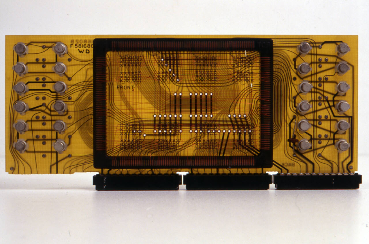 memoria di transistor e nuclei di ferrite di I.B.M. Italia (terzo quarto sec. XX)