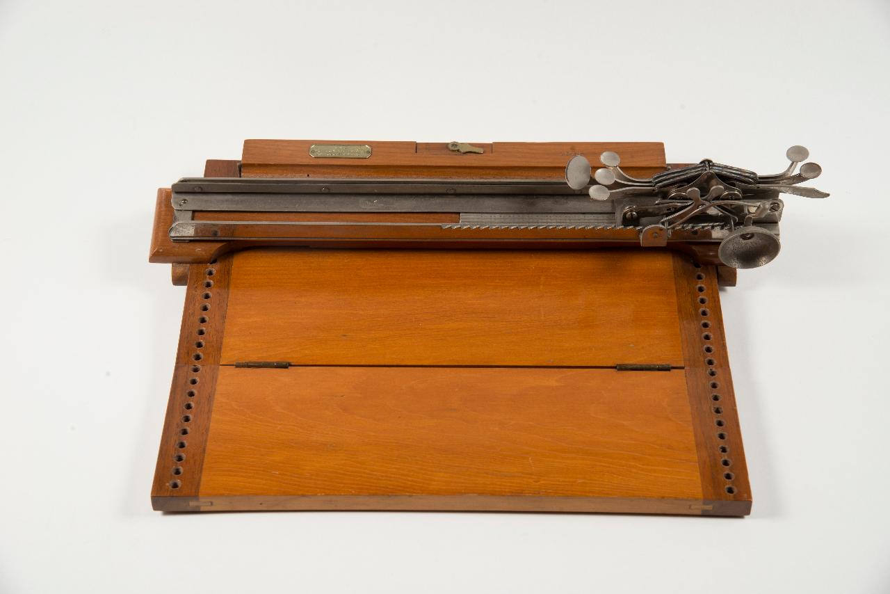 macchina per scrivere di Stainsby, Henry / Wayne, Albert (sec. XX)