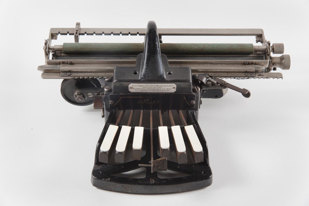 macchina per scrivere di Picht, Oscar (sec. XX)