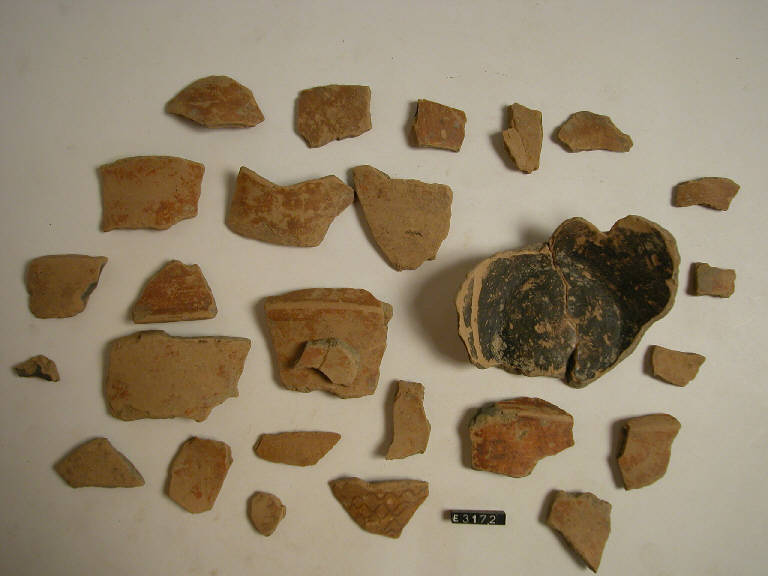 urne - cultura di Golasecca (terzo quarto sec. VI a.C.)