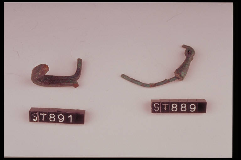 fibula ad arco composito - cultura di Golasecca (secc. VI/ V a.C.)