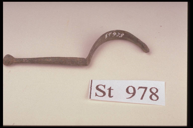 fibula ad arco ingrossato - cultura di Golasecca (fine/inizio secc. V/ IV a.C.)