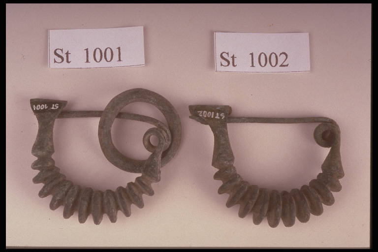 fibula a grandi coste - cultura di Golasecca (terzo quarto sec. VI a.C.)
