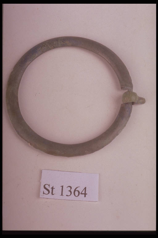 anello con gancio mobile - cultura di Golasecca (seconda metà sec. V a.C.)