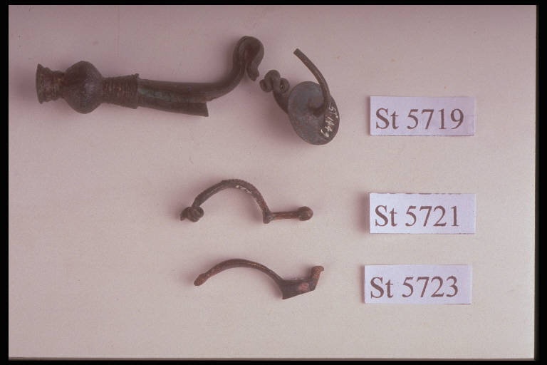fibula ad arco serpeggiante, DE MARINIS / tipo Fraore - cultura di Golasecca (seconda metà sec. V a.C.)