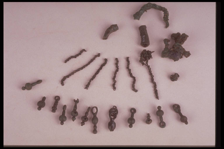 pendaglio, tipo Trezzo - cultura di Golasecca (fine/inizio secc. VI/ V a.C.)