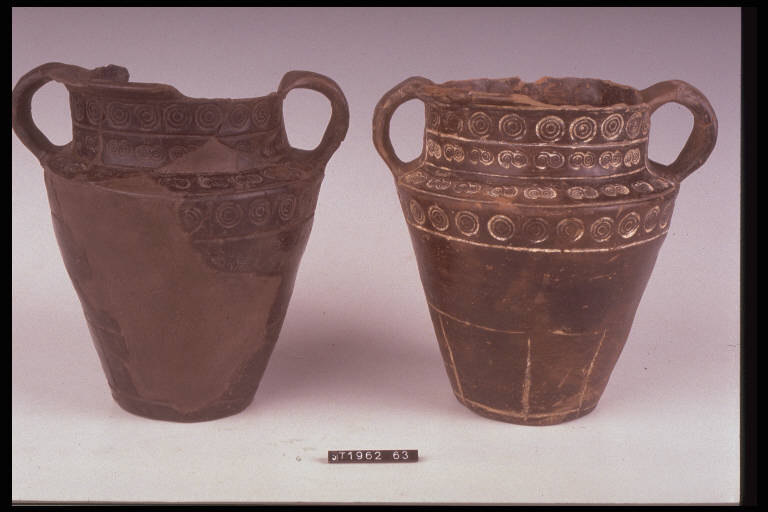 vaso situliforme biansato - cultura di Golasecca (fine/inizio secc. VI/ V a.C.)