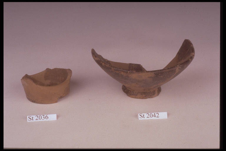 fondo piatto - cultura di Golasecca (fine/inizio secc. VI/ V a.C.)