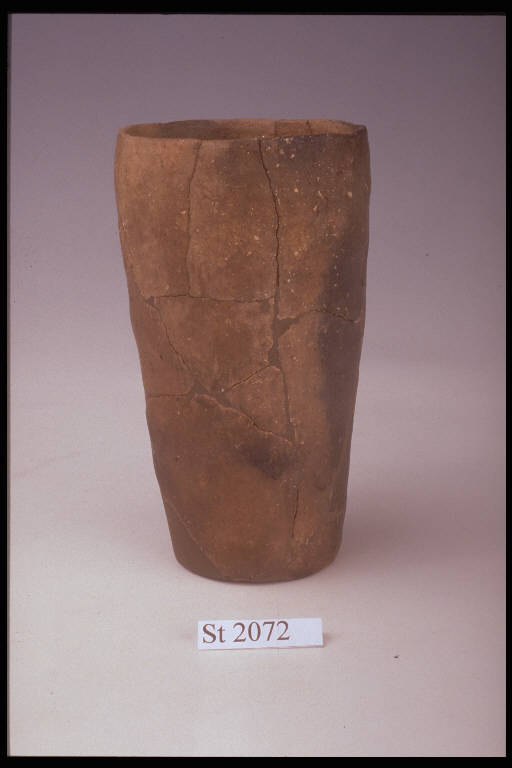 bicchiere cilindrico - produzione romana (fine/inizio secc. VI/ V a.C.)