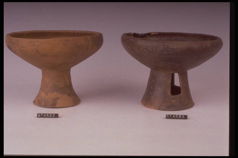 coppa su alto piede - cultura di Golasecca (sec. VII a.C.)