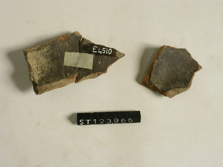 piede di coppa - cultura di Golasecca (prima metà sec. VI a.C.)