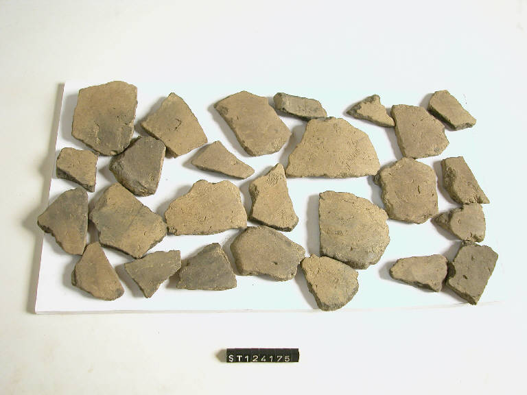 urna - cultura di Golasecca (sec. X a.C.)
