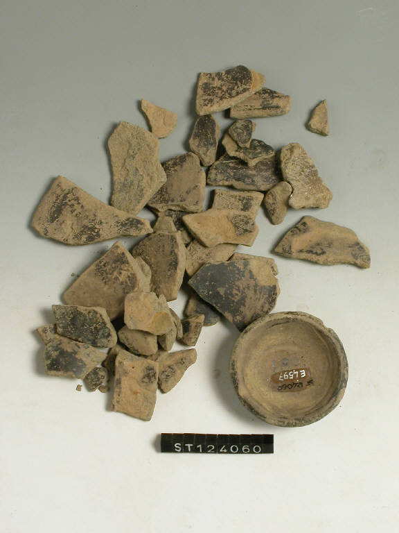 coppa troncoconica - cultura di Golasecca (terzo quarto sec. VI a.C.)