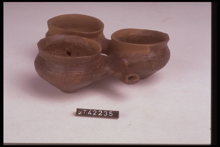 vasetto triplo - cultura di Golasecca (sec. IX a.C.)