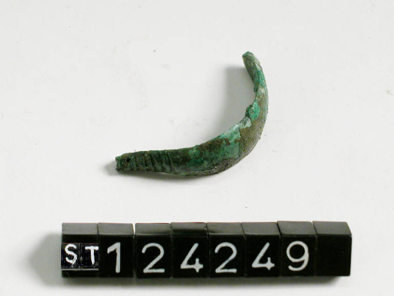 fibula ad arco pieno - cultura di Golasecca (terzo quarto sec. VI a.C.)