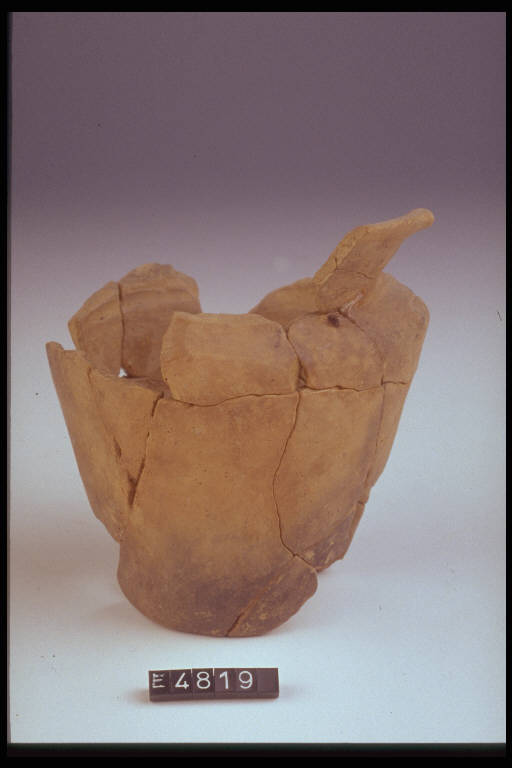 boccale situliforme - cultura di Golasecca (secc. VIII/ VII a.C.)