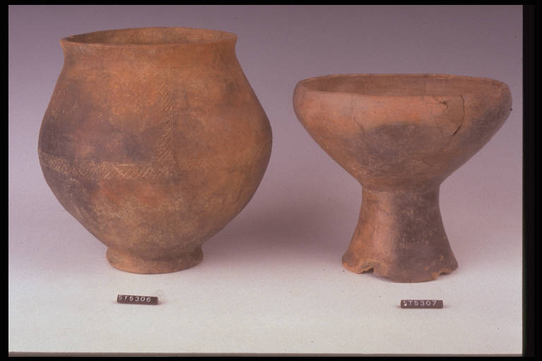 coppa su alto piede - cultura di Golasecca (secc. VIII/ VII a.C.)