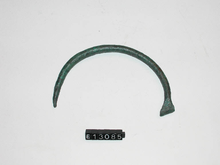 fibula ad arco ingrossato - cultura di Golasecca (sec. IX a.C.)