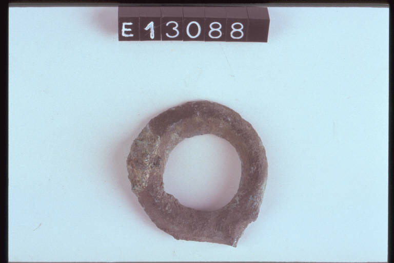 pendaglio a coda di rondine - cultura di Golasecca (secc. X/ IV a.C.)