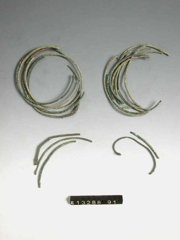 orecchino - cultura di Golasecca (secc. X/ IV a.C.)