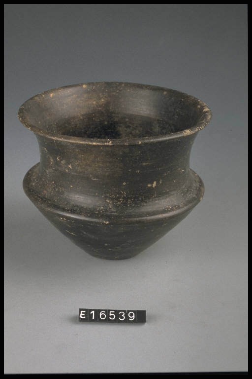 bicchiere carenato - cultura di Golasecca (terzo quarto sec. VI a.C.)
