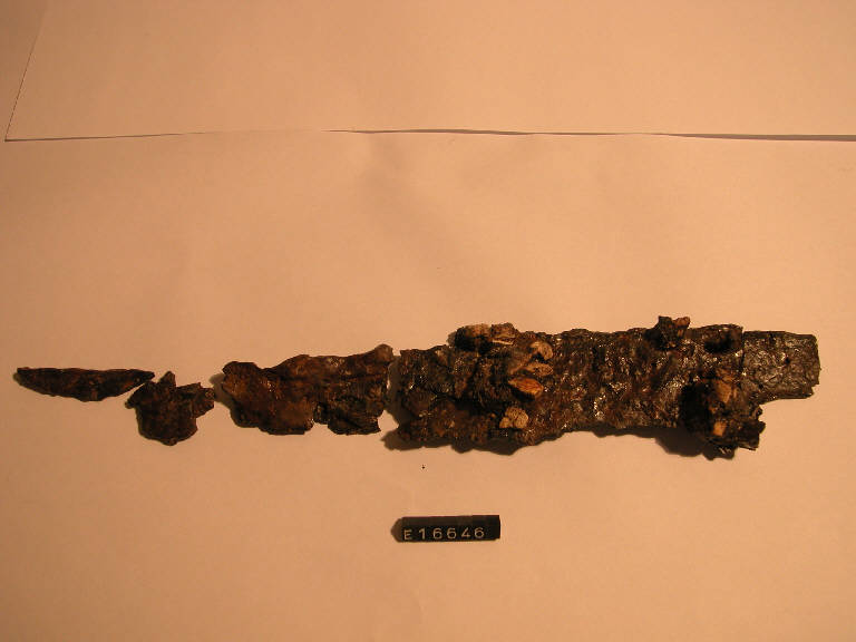 coltello a dorso diritto - cultura di Golasecca (fine/inizio secc. VI/ V a.C.)