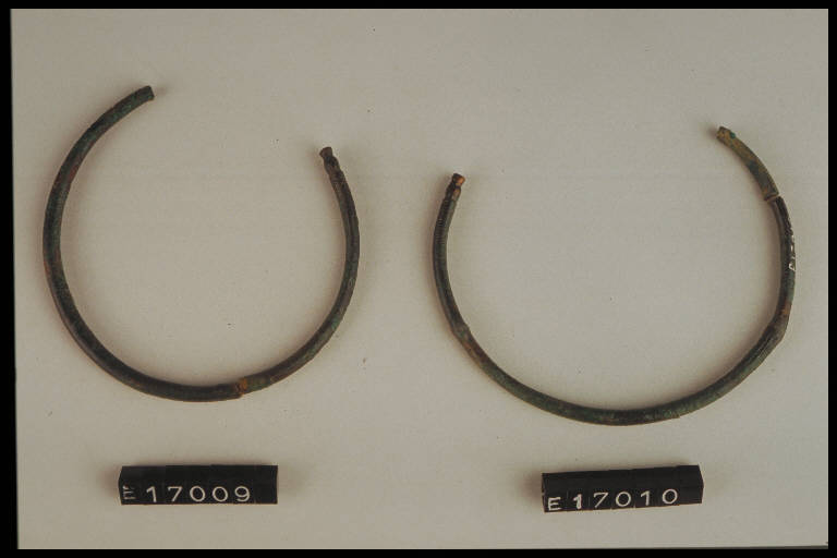 armilla a capi aperti - cultura di Golasecca (fine/inizio secc. VI/ V a.C.)