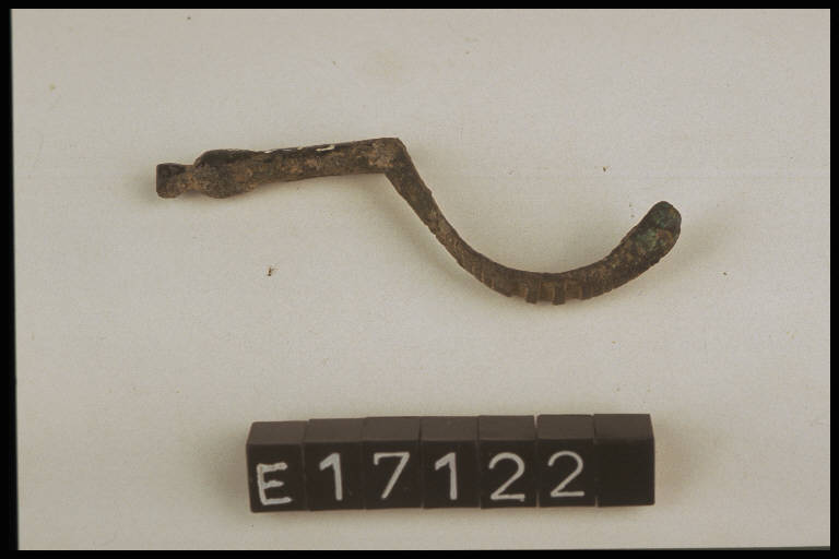 fibula ad arco pieno - cultura di Golasecca (fine/inizio secc. VI/ V a.C.)