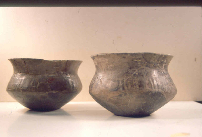 urna biconica - Cultura di Canegrate (sec. XIII a.C.)
