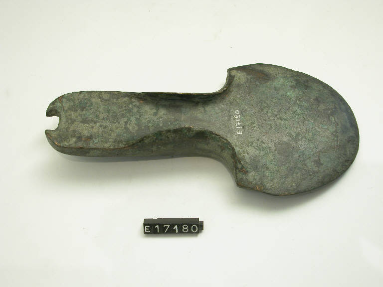 ascia ad alette, tipo Ello - periodo di età del Bronzo (sec. XIV a.C.)