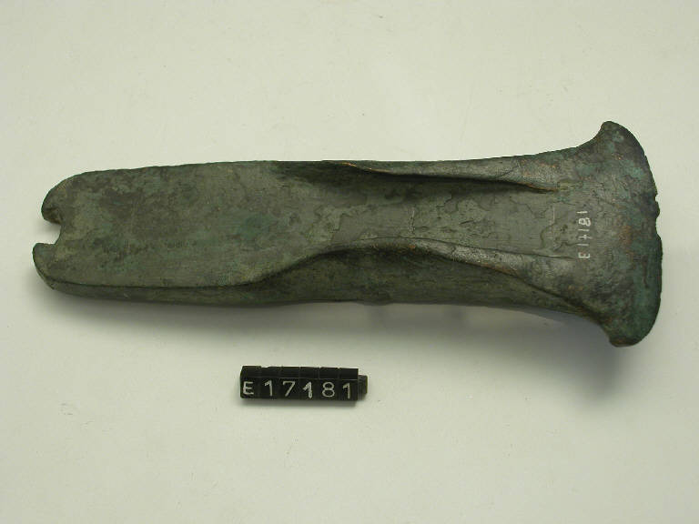 ascia ad alette, tipo Tarmassia - periodo di età del Bronzo (sec. XIV a.C.)