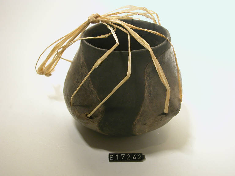 vaso piriforme - cultura della Lagozza (secc. XXX/ XXVI a.C.)
