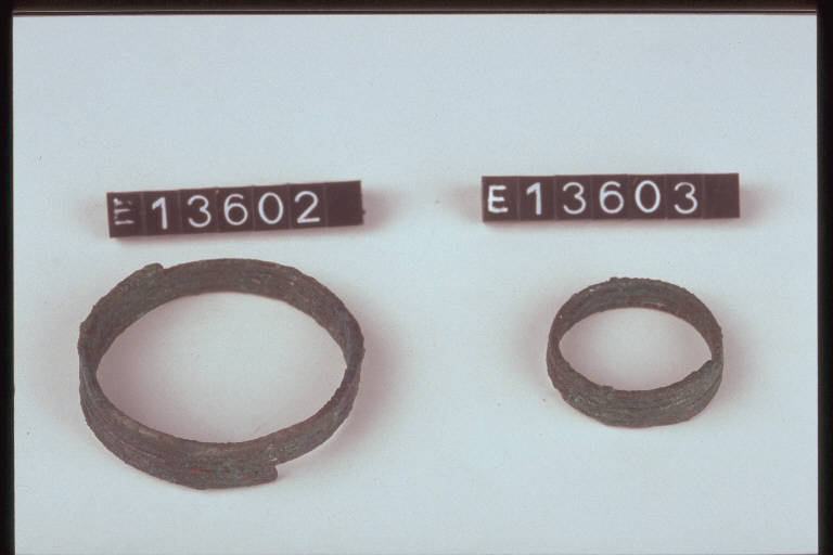 orecchino - cultura di Golasecca (fine/inizio secc. VI/ V a.C.)